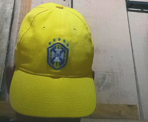 Boné nike modelo 2014 brasil amarelo