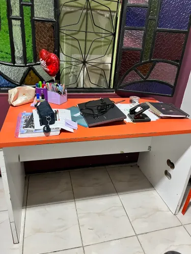 vendo mesa para estudos