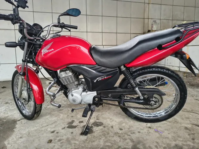 Honda CG 125/150 Fan Vermelha - Conservada e Pronta para Rodar