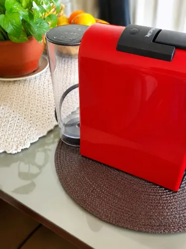 cafeteira nespresso inissia vermelha