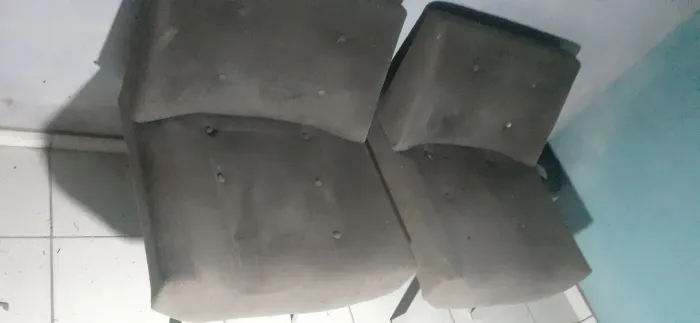 Vendo essa mesa de mármore e cadeiras poltrona ventildor jogo panelas muito barato