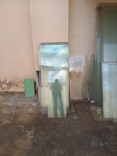 Vende se vidros para recorte