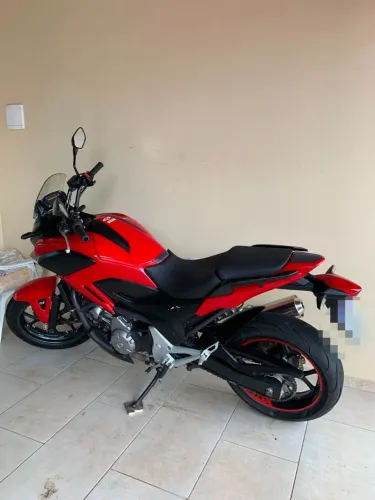 Vendo Honda nc 700 2013 vermelha com 72 mil km
