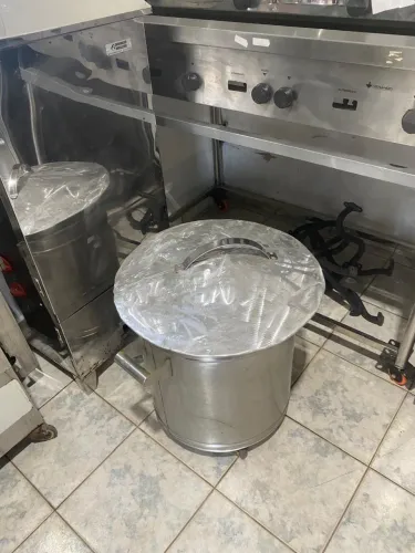 Lixeira de INOX com tampa