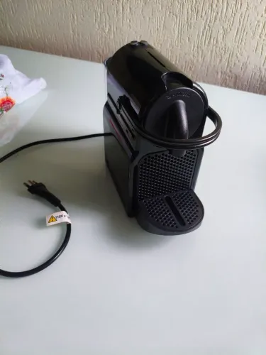 Máquina de café nespresso insinia