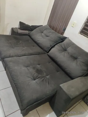 Vende-se sofá retrátil (muito conservado), tamanho 2,50 x 170cm , cor marrom 