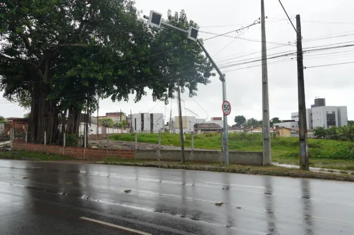 TERRENO COM 4.300,00m² na principal do Geisel x Valentina