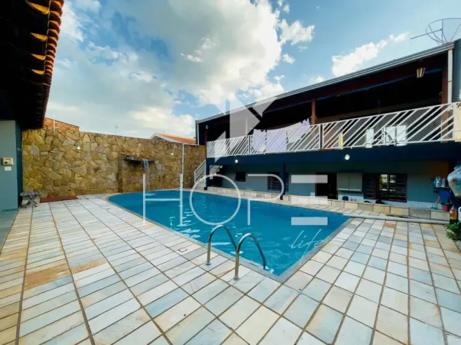Sobrado com piscina à Venda  276m² Internos  5 Quartos  Jardim Silvino  Zona Leste