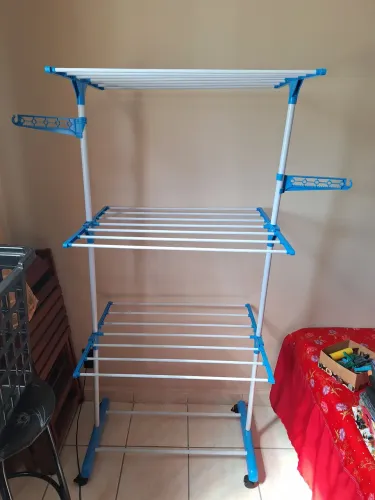 Varal de chão dobrável