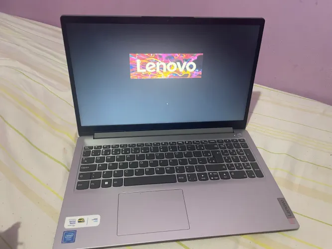 Vende se um notebook 