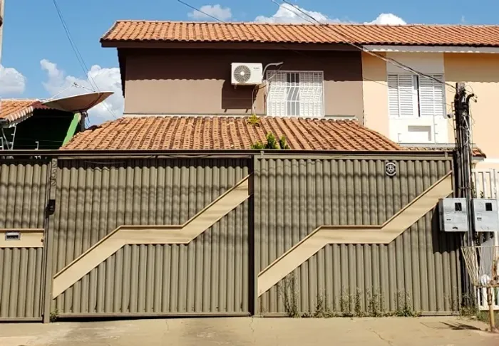 Exc. casa de 03 quartos na av. principal da wtorre