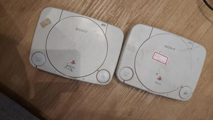 2 consoles ps one ( defeito)
