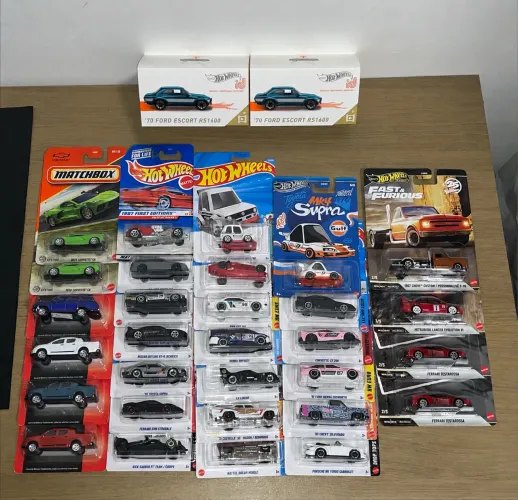 Hotwheels Coleção 56 Miniaturas e 2 Dioramas com Led