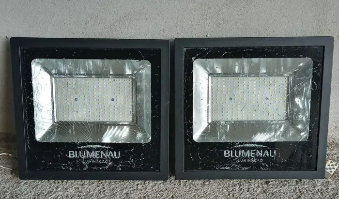 REFLETORES LED 200 WATS