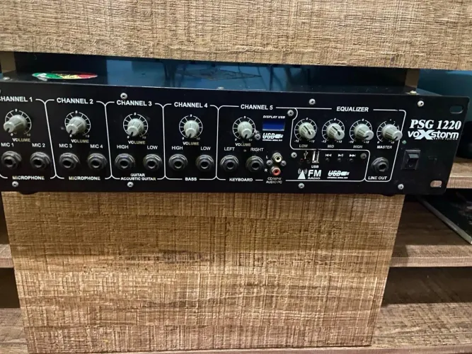 Amplificador potente Voxstorm 1220 10 canais mesa de som 