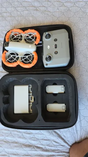 Drone DJI neo em perfeito Estado e pouco uso, combo fly more com três Baterias