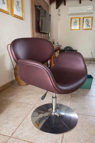 Cadeira Giratória Moderna Estilo Poltrona - Base Cromada