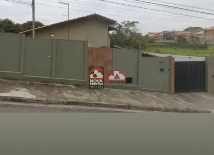 Casa Padrão em Lorena