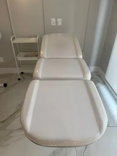 Maca de Estética/Massagem Reclinável Branca - Estado de Nova
