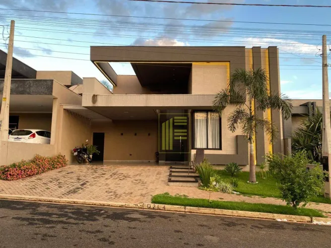 Casa para venda no condomínio Quinta do Lago I com 3 suítes, closet e hidromassagem, 4 vag