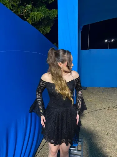 Vestido preto com renda