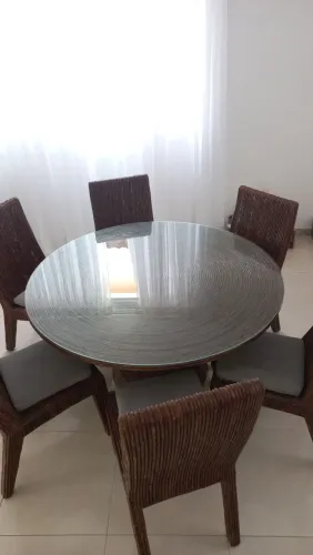 Vendo Mesa de Jantar em Cipó