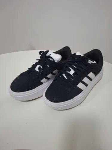 Tênis adidas 35 usado apenas 2x