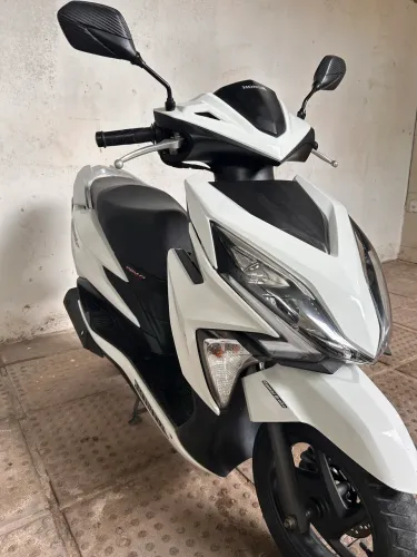 Honda Elite 125, essa branquela pode ser sua!