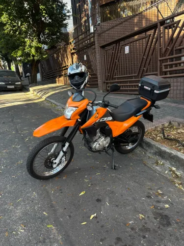 Vendo bros 160 em perfeito estado só pegar e andar moto uso mais pra trampo