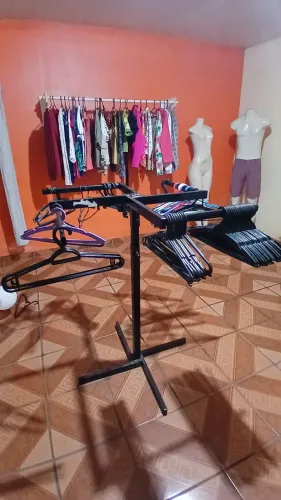 Arara de chão tipo árvore