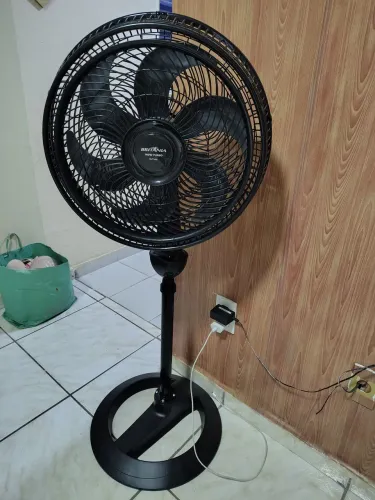 Ventilador Britânia Grande seminovo 