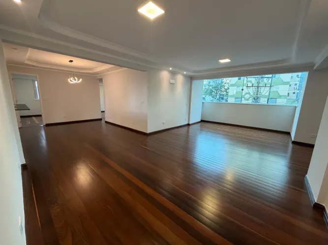 APARTAMENTO TOTALMENTE REFORMADO NO SETOR OESTE - 160 m² | ED. GRÉCIA