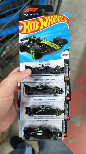 Carrinho hot Wheels Ferrari Sauber 