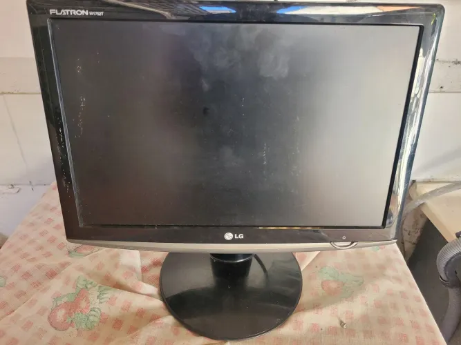MONITOR LG FLATRON W1752T (Não testado)