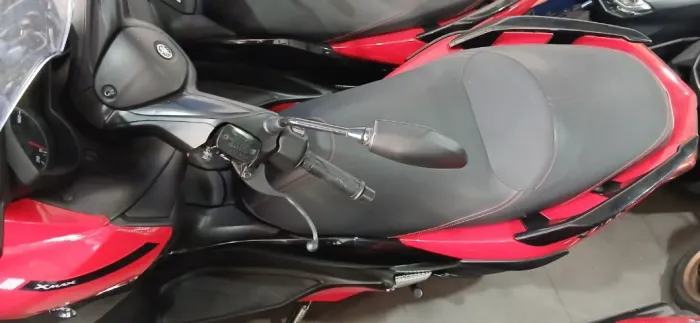 xmax 250 vermelha baixo km