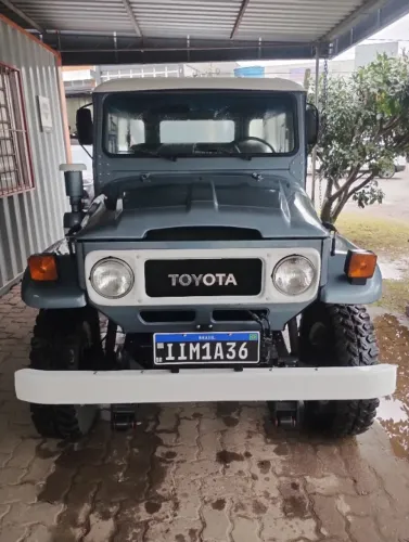 Toyota Band.Jipe Cap.de Aço Chas. Longo Diesel 1985