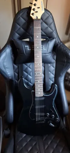 Guitarra com amplificador 