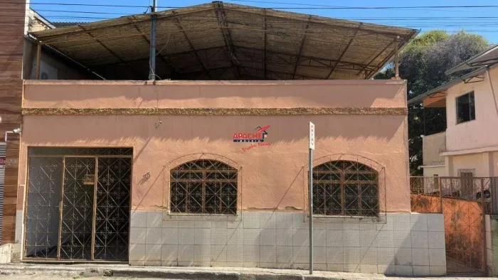 Casa residencial com 5 quartos e amplo terreno à venda no Bairro Triângulo, Ponte Nova/MG