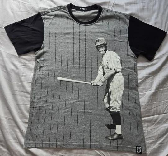 Camiseta Blunt M - Macaco jogando Baseball