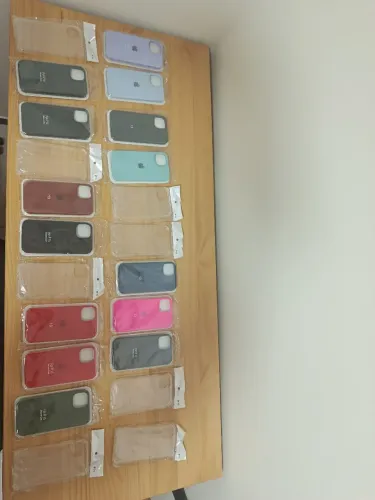 Kit Capinhas iPhone 11 13 14 15 Silicone e Transparentes Variadas