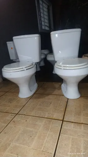 Vaso DECA caixa acoplada com assento
