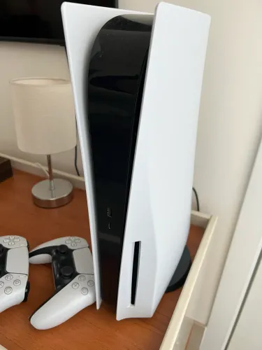 PlayStation 5 (PS5) Edição com Leitor de Disco + 2 Controles DualSense