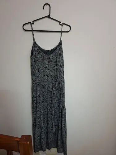Vestido de alça midi floral preto e branco