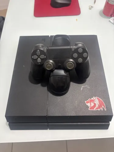 PS4 com 1 controle 