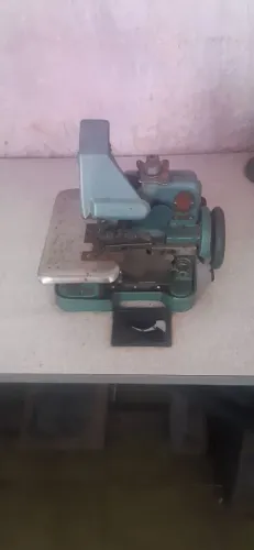Vendo Máquina overlock singer 