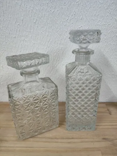 2 porta bebidas com um porta tempero