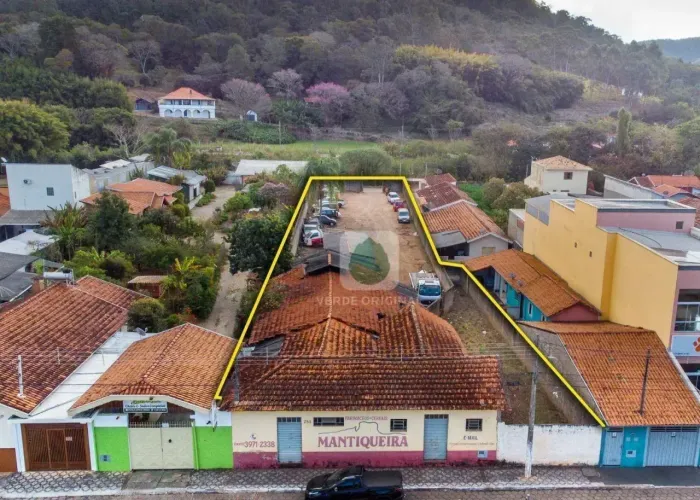 Terreno grande e valorizado para utilização comercial ou empreendimento imobiliário à vend