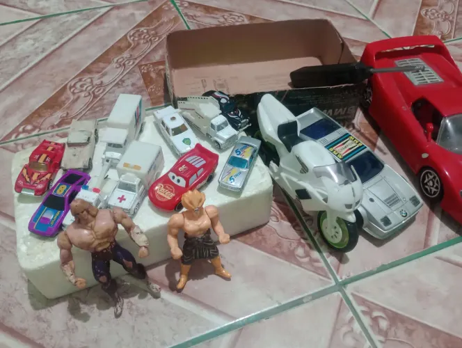 Miniaturas brinquedos ( para sair hj)