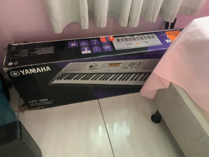 Teclado semi novo 