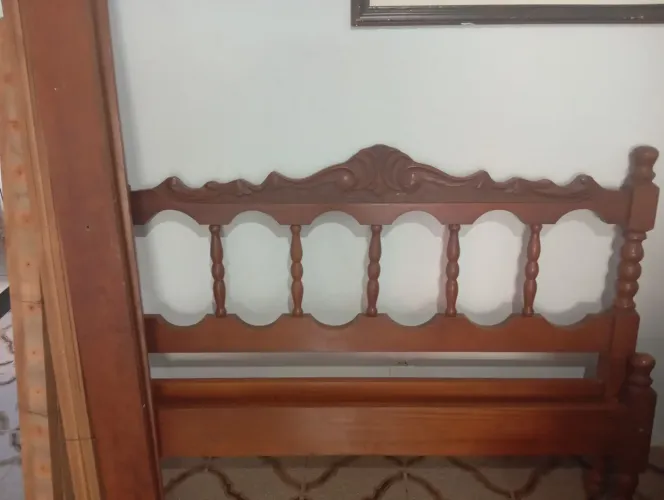CAMA DE CASAL DE MADEIRA MACIÇA